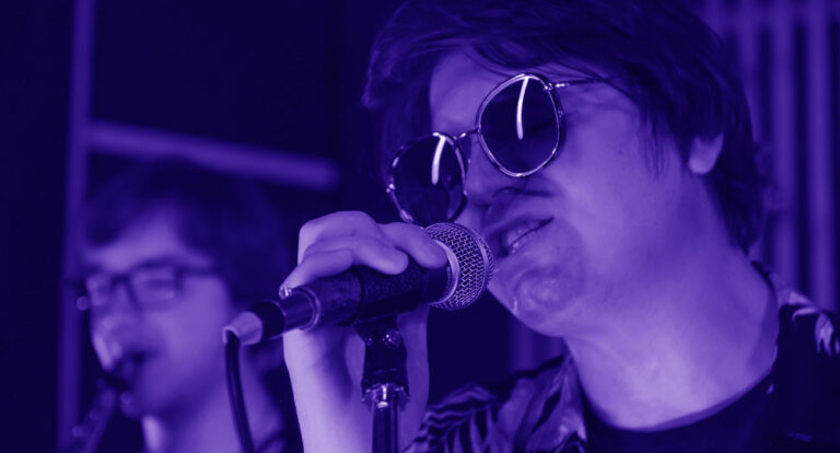 Por que o Palco na Mão se tornou a plataforma favorita de quem vive de Karaokê?